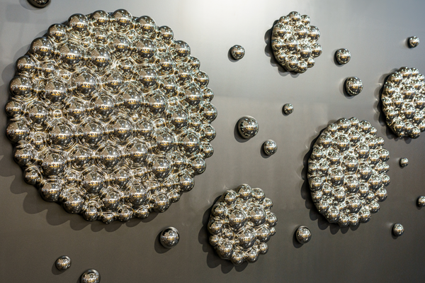 3D wall mirror decor with a bubbles-inspired glass sculptures