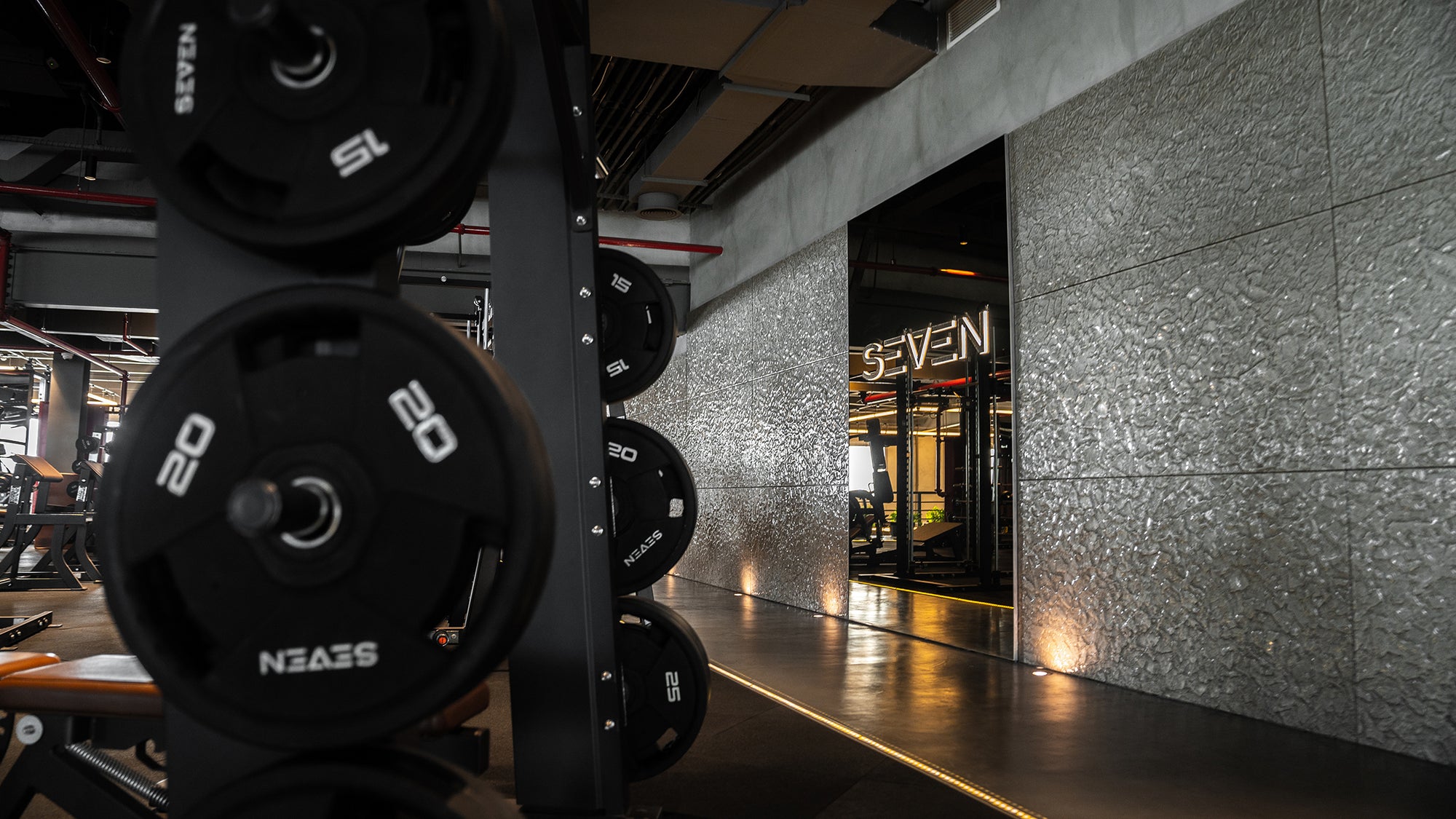 PlusObject Glass Panels Elevate Luxury Gym Interior
