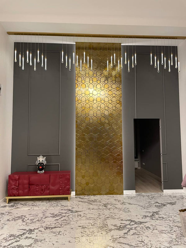 Pannello da parete in oro con motivo geometrico