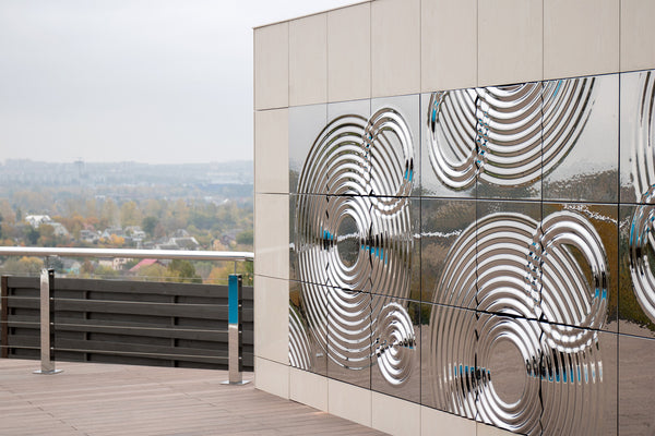 Side view of exterior Interference glass panels on a terrace with a panoramic cityscape.